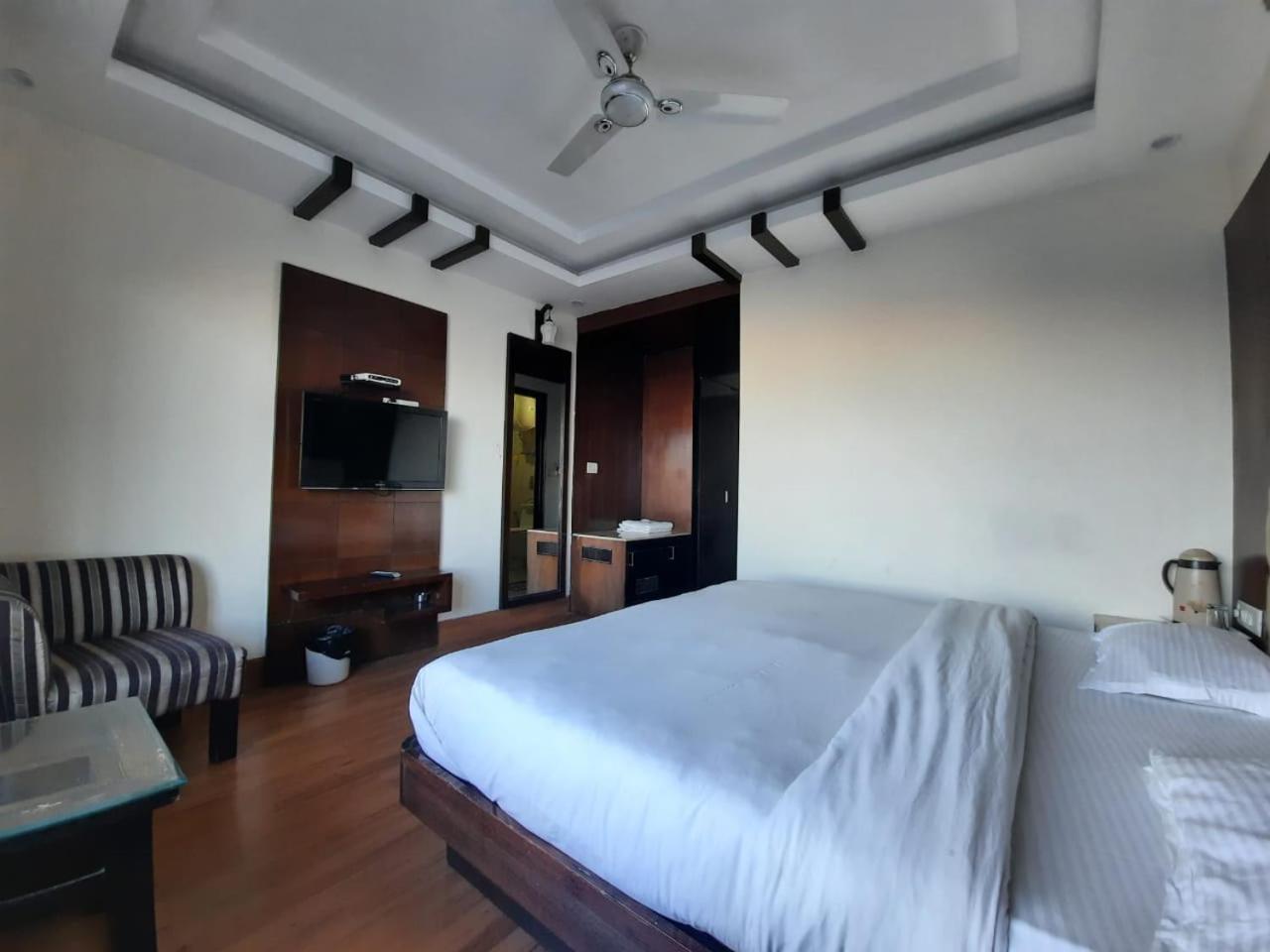 Basera Hotel Массури Экстерьер фото