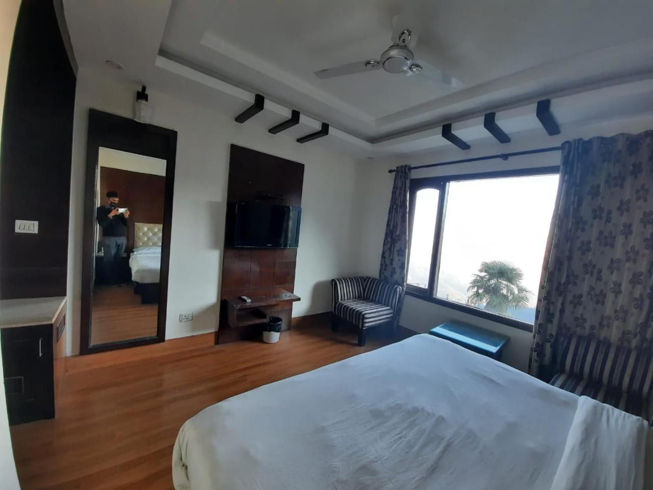 Basera Hotel Массури Экстерьер фото