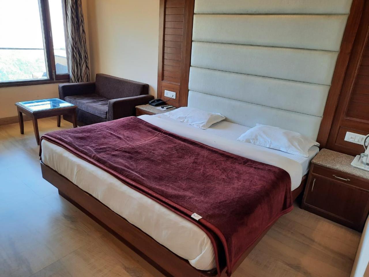 Basera Hotel Массури Экстерьер фото