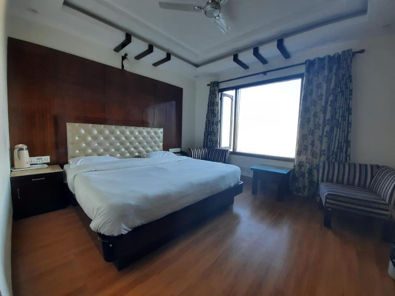 Basera Hotel Массури Экстерьер фото