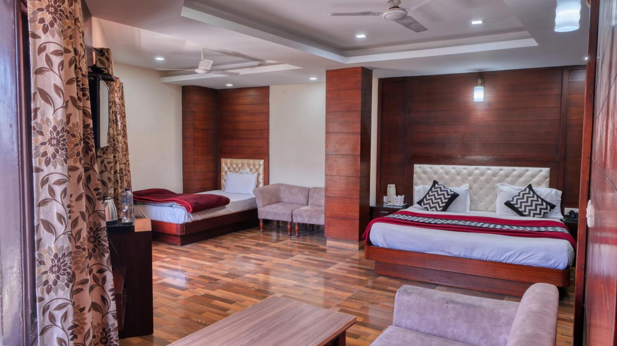 Basera Hotel Массури Экстерьер фото