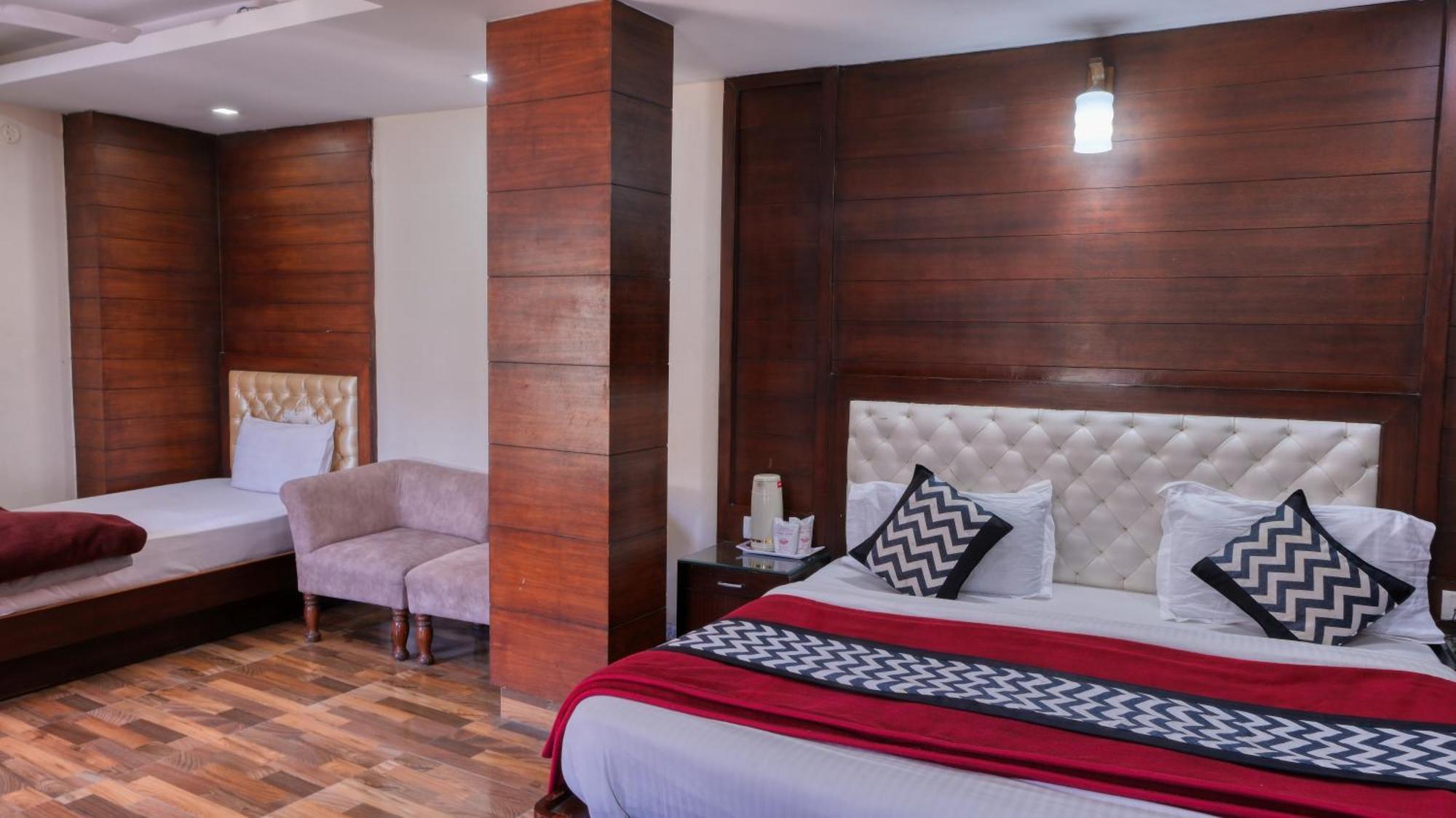 Basera Hotel Массури Экстерьер фото