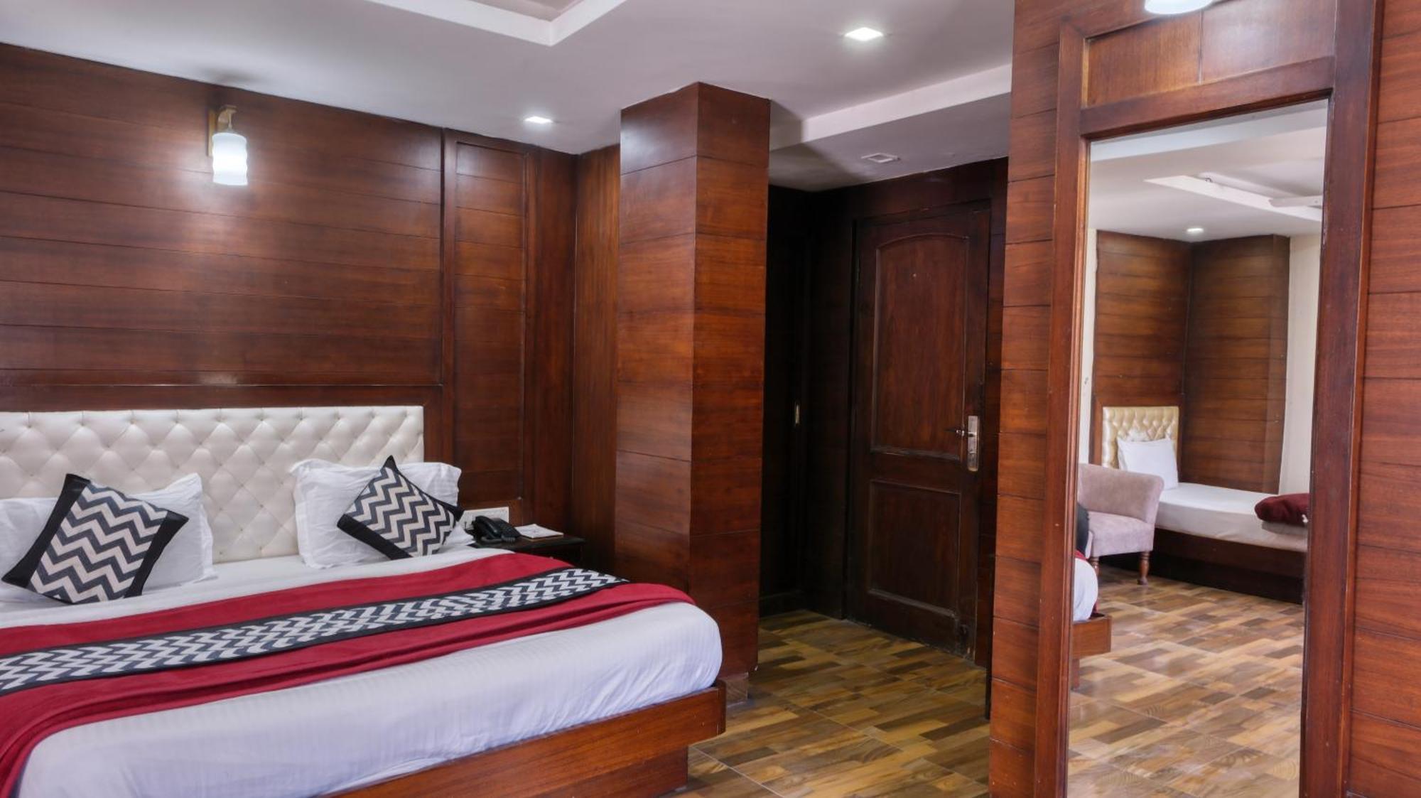 Basera Hotel Массури Экстерьер фото