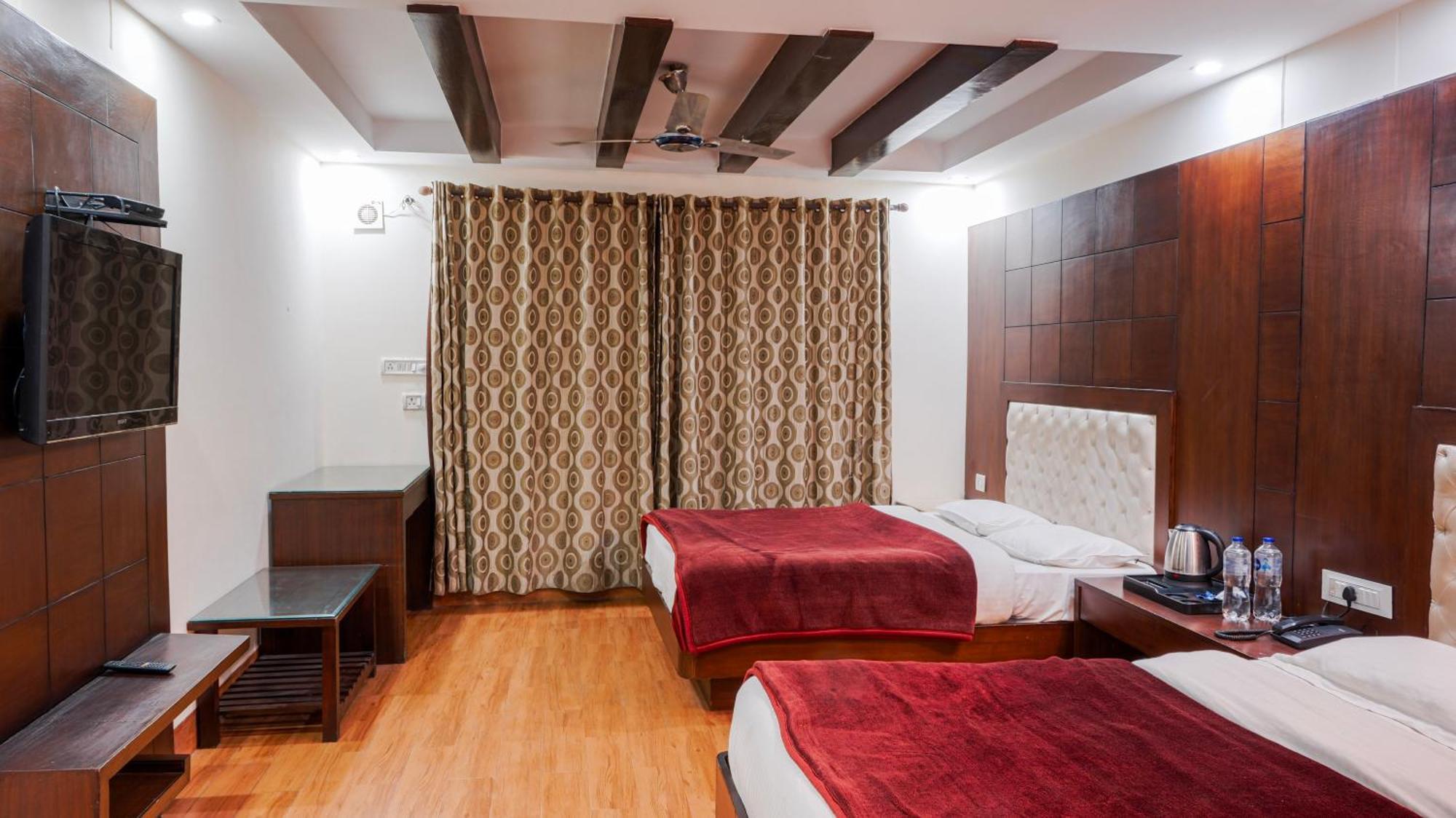 Basera Hotel Массури Экстерьер фото