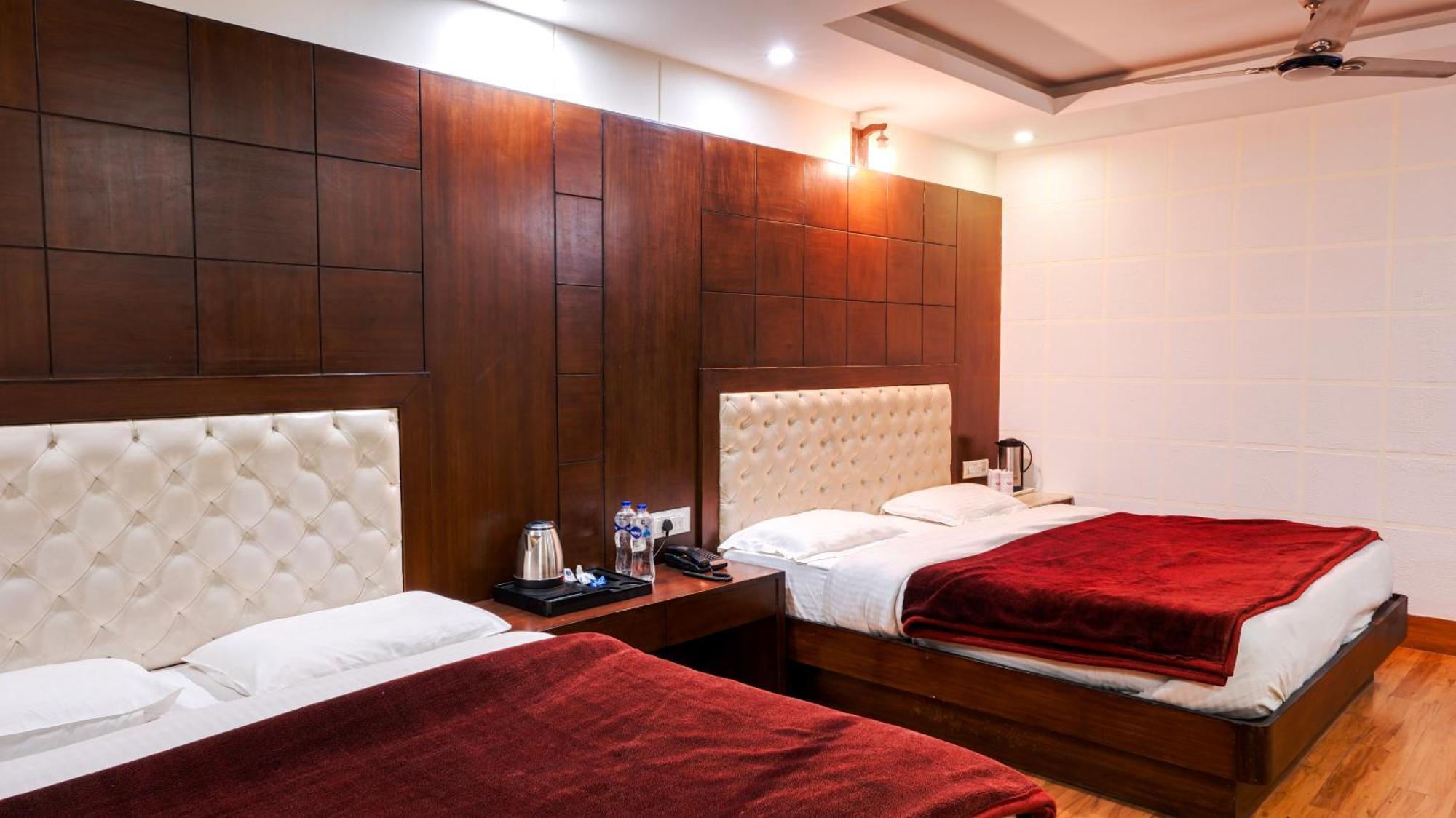 Basera Hotel Массури Экстерьер фото