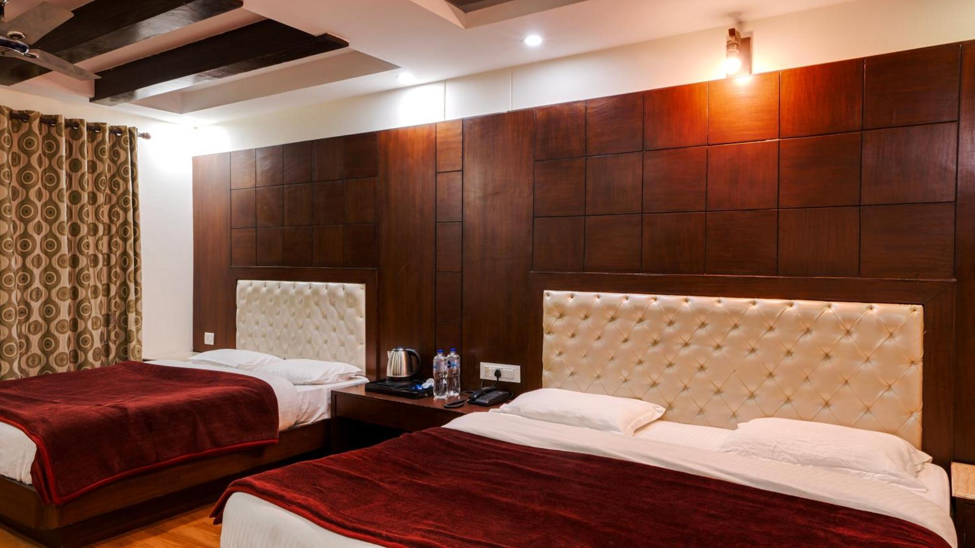Basera Hotel Массури Экстерьер фото