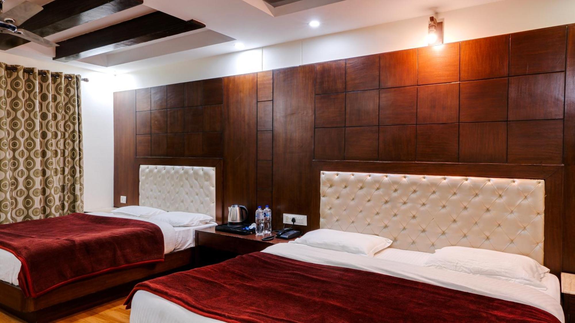 Basera Hotel Массури Экстерьер фото