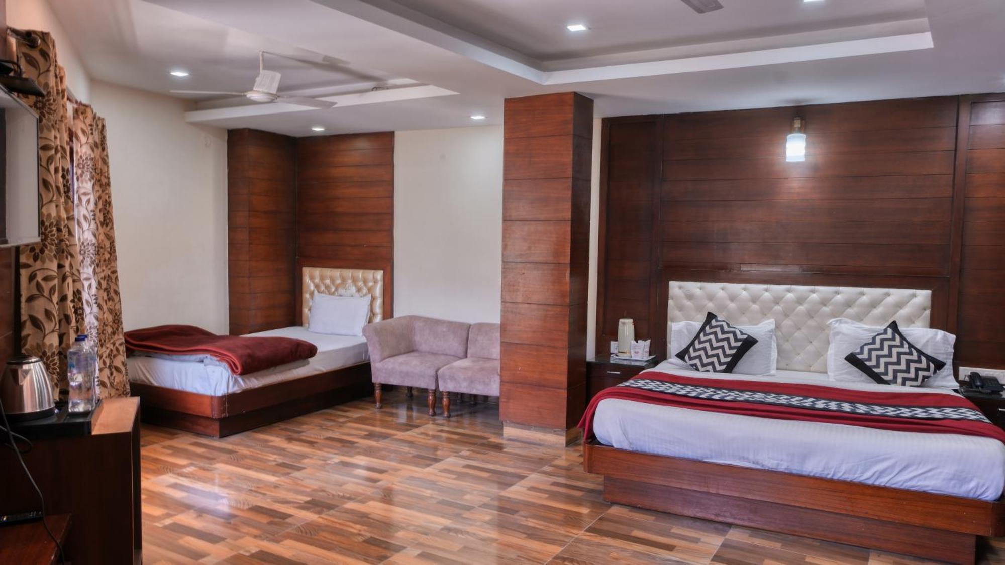 Basera Hotel Массури Экстерьер фото