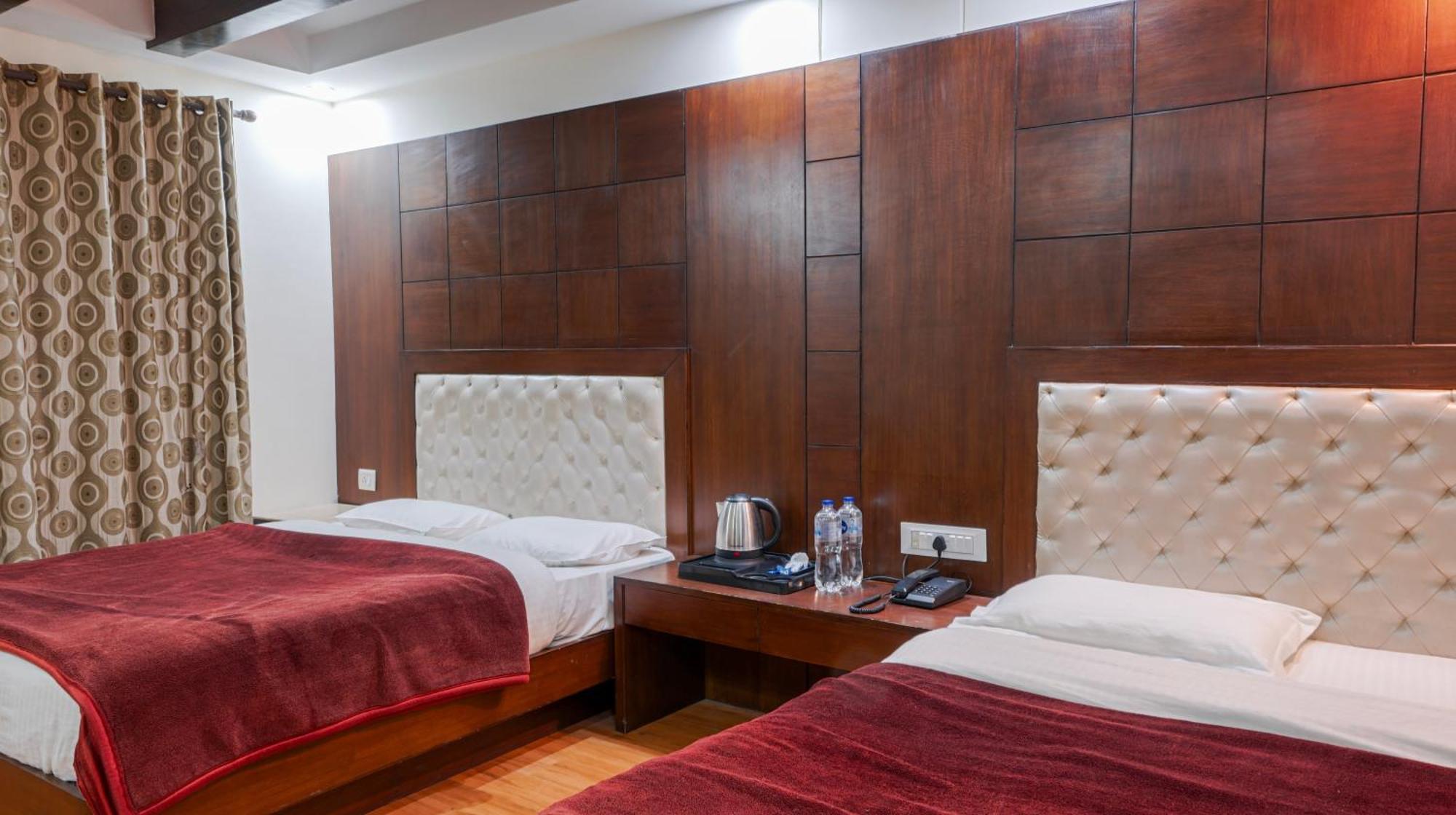 Basera Hotel Массури Экстерьер фото